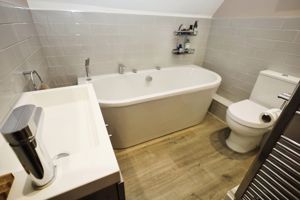 Main Bathroom- click for photo gallery